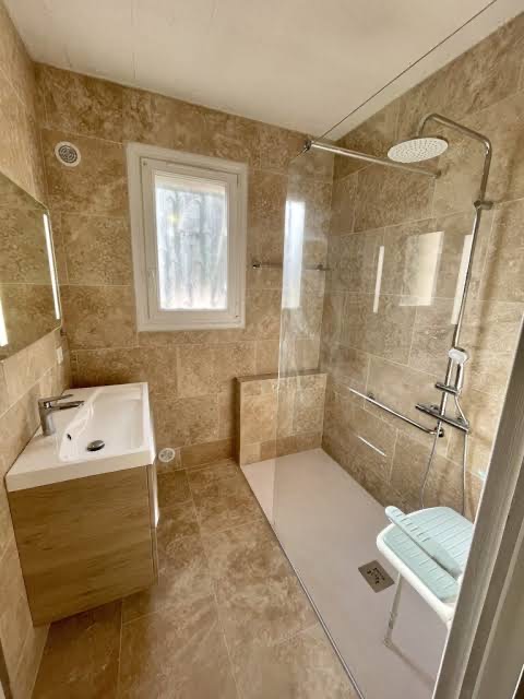 Salle de bain pierre